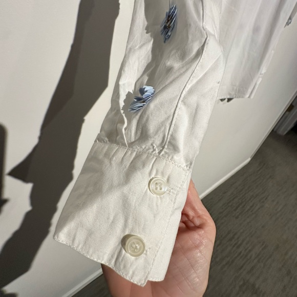 Anthropologie Dhruv Kapoor shirt with embroidered sequin daisies - Picture 7 of 11